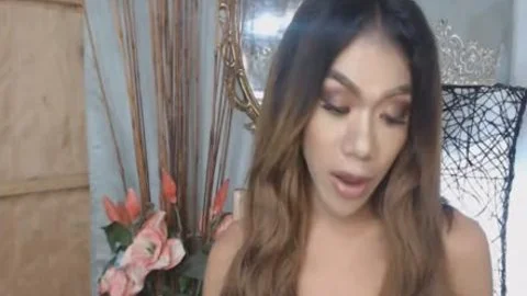 Exotic lady-man Seduces With Her large pecker