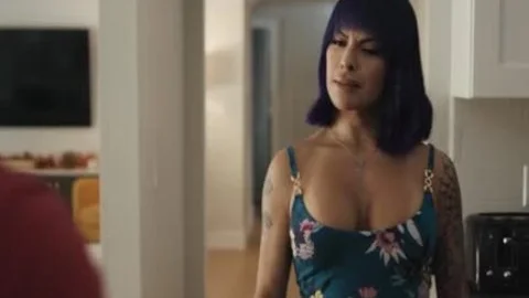 lascivious And busty TS Foxxy And Plumber Draven Takes Turn nailing booties