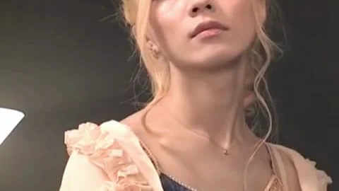 slim Blondine bonks A man Picked-up At Bar